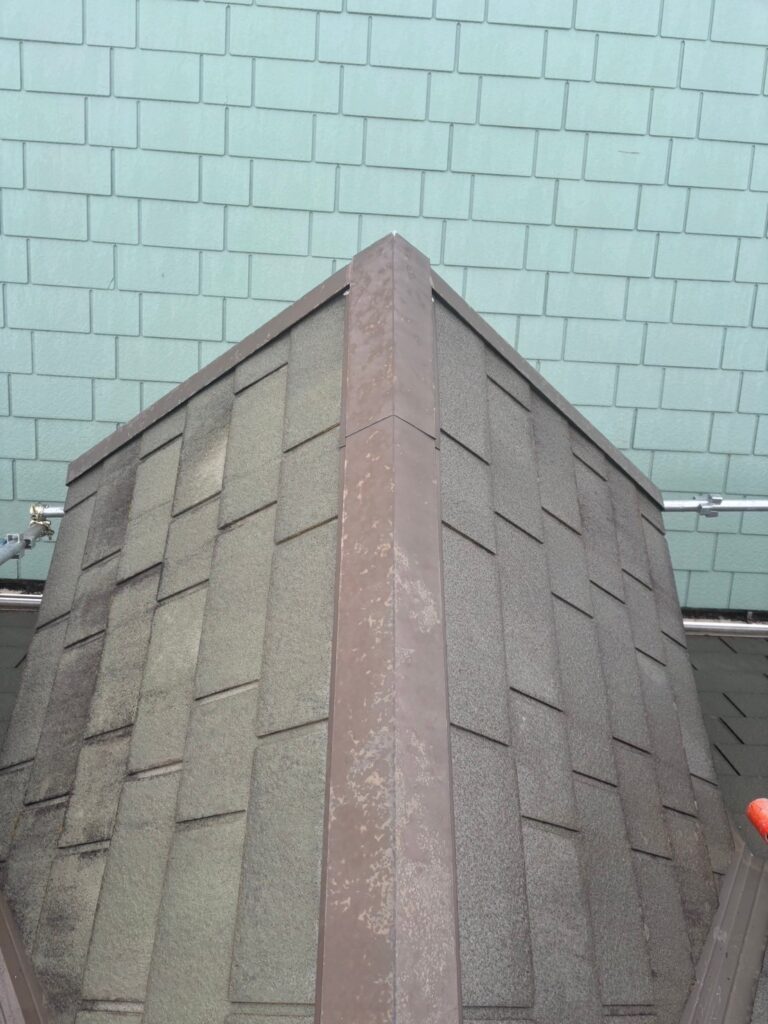 東大阪市石切町での雨漏り修理〈棟板金下地交換、ビス・コーキングの打ち直し〉 施工後